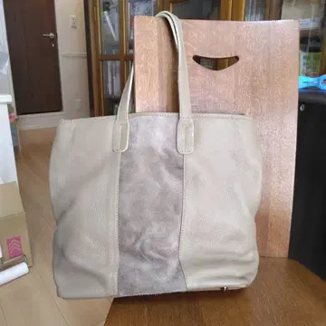 새상품 천연 가죽 베이지 숄더백