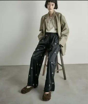 플라워 자수 벨로아 이지 팬츠