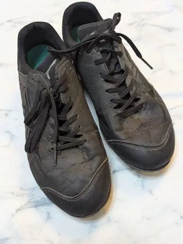 미즈노 블랙 스파이크 슈즈 25.5cm