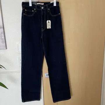 LEVI'S PREMIUM RIBCAGE STRAIGHT W28 L30