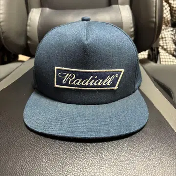 Radiall 네이비 캡
