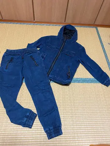다크 블루 자켓과 팬츠 세트