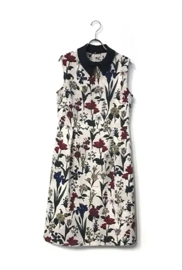 [ 새상품급 ] Lois CRAYON 꽃무늬 카라 부착 슬리브리스 원피스