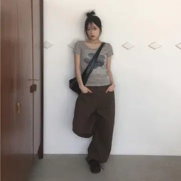 wonder wonder 사이드 턱이 들어간 와이드 치노 팬츠