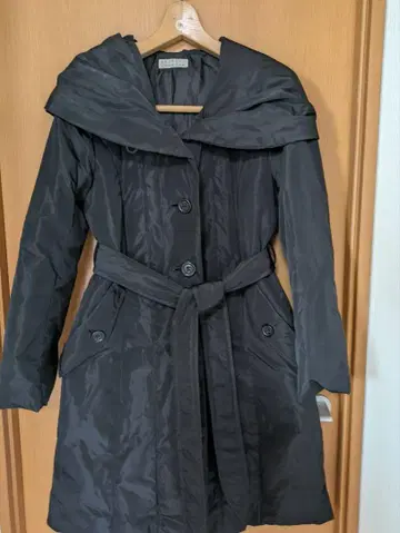 [ 새상품급 ] 바니스뉴욕 빅 후드 여배우 칼라 슬림 블랙 다운