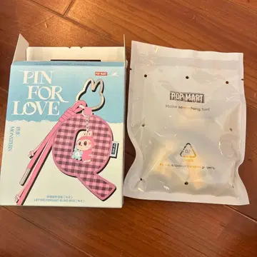 THE MONSTERS PIN FOR LOVE 알파벳 펜던트 P