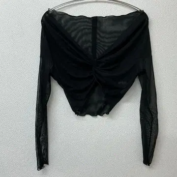 블랙 크롭탑 긴팔 노트 디자인