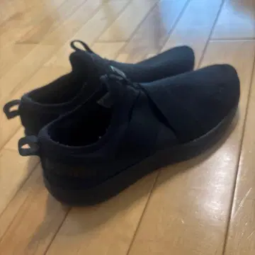 PUMA 블랙 스니커즈 사이즈 9