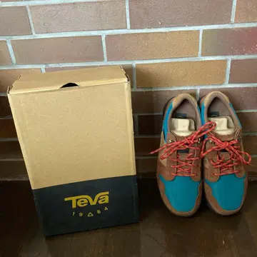 teva 스니커즈
