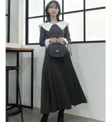 빅 칼라 사이드 플리츠 원피스 다즐린 M 사이즈