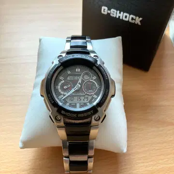 G-SHOCK 5398P 실버 and 그레이