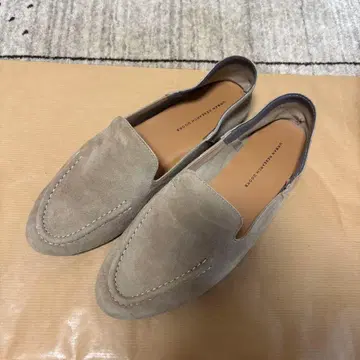 어반 리서치 그레이 스웨이드 펌프스 38