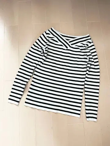 새상품급 spick&span 보더 니트 풀오버 화이트 블랙