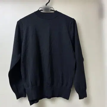 겨드랑이 슬릿 블랙 긴팔 니트 스웨터