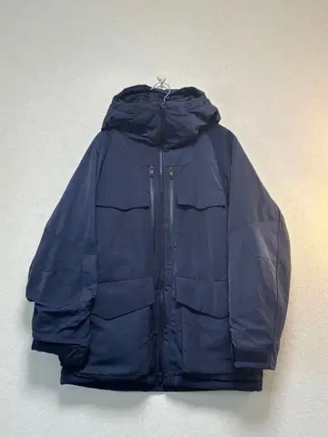 UNIQLO 화이트 마운티니어링 하이브리드 다운 오버사이즈 파카