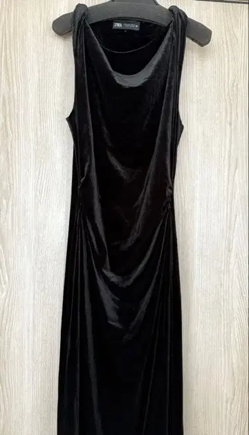 ZARA 블랙 슬리브리스 롱 원피스 벨로아 드레스 S 사이즈