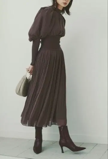 snidel 리브 도킹 쉬폰 플리츠 원피스 브라운 사이즈 0