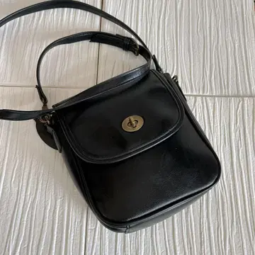 비건 가죽 블랙 숄더백