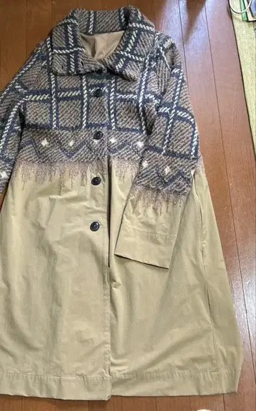 체크 무늬 롱 코트