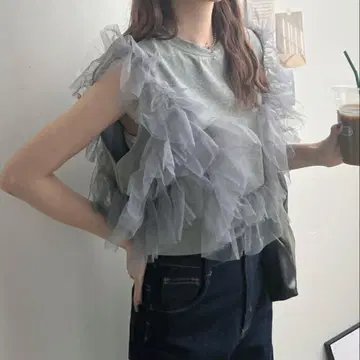 프릴 장식 슬리브리스 상의 헤더 그레이