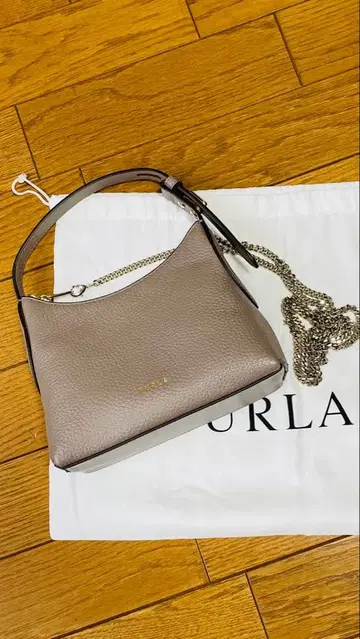 FURLA 백