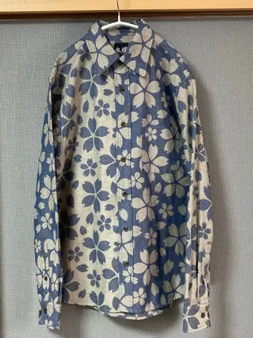 오카야마 쿠라시키 발 코로모자쿠라 절개 데님 셔츠