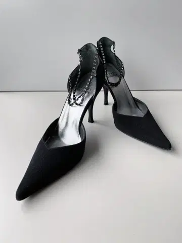 스튜어트 와이츠먼/비쥬 장식 블랙 스틸레토 하이힐