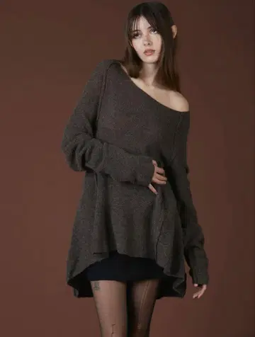 UNIF CHIYO SWEATER