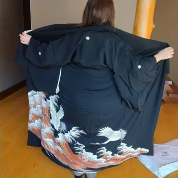 블랙 기모노 학 물결