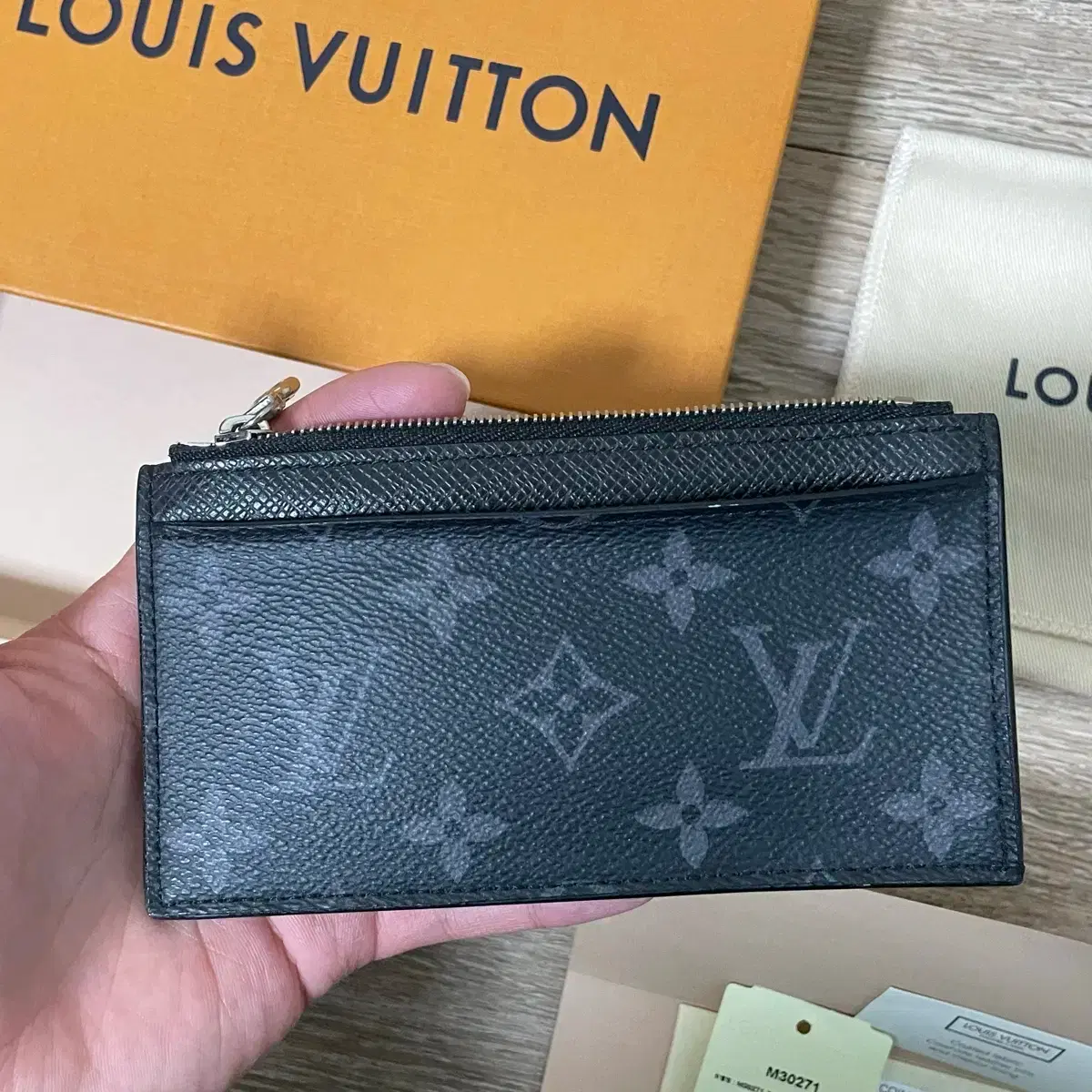 LOUIS VUITTON | 루이비통 Louis Vuitton M30270 Coin Card Holder #루이비통,#루이비통반지갑,# 루이비통코인지갑,#루이비통카드지갑 on Bunjang Global Site.
