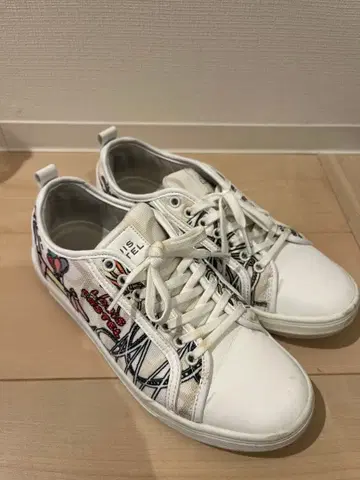 루이 까스텔 화이트 스니커즈