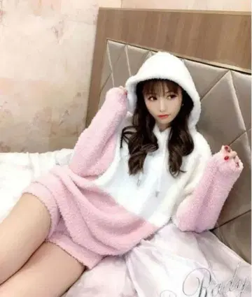 미사용 새상품 Rady 바이컬러 모코모코 셋업 화이트 x 더스티 핑크