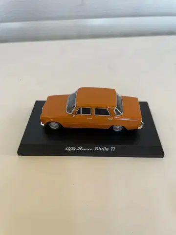 교쇼 1/64 알파 로메오 Giulia TI