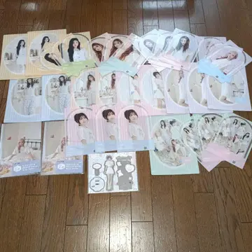 에니마이 복권 ILLIT 아이릿 아크릴 스탠드 등 일괄