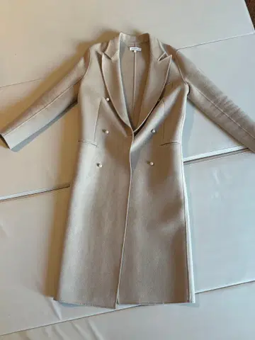 [ 새상품급 ] MADISONBLUE 펄 롱 코트 라이트 베이지
