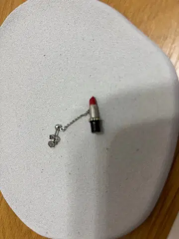 스로우 어 키스 립스틱 큐빅 귀걸이