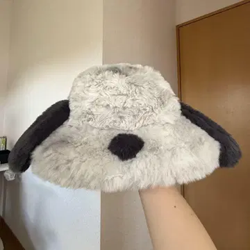 스누피 귀 달린 퍼 햇 그레이와 화이트