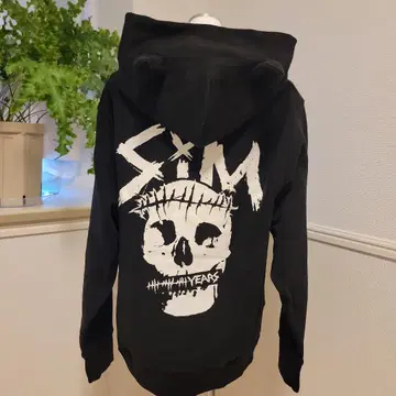SIM 스컬 뿔 달린 후드티