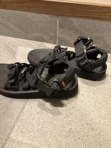 Teva 블랙 스포츠 샌들