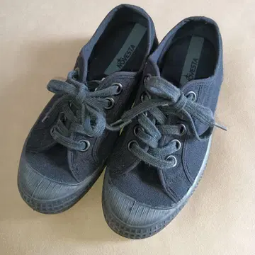 Novesta 블랙 캔버스 스니커즈