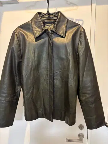 Calvin Klein 블랙 가죽 자켓