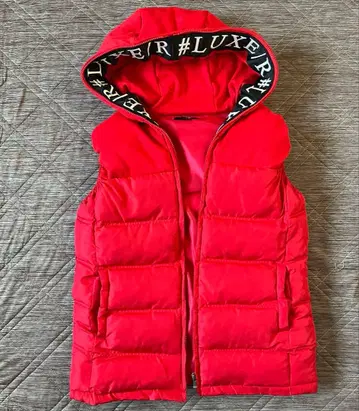 레드 후드 부착 다운 베스트 #LUXER