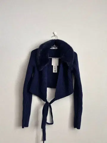ZARA 네이비 리브 니트 퍼 카라 부착