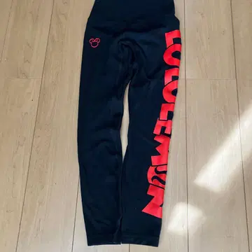 Lululemon 미니 마우스 자수 레깅스