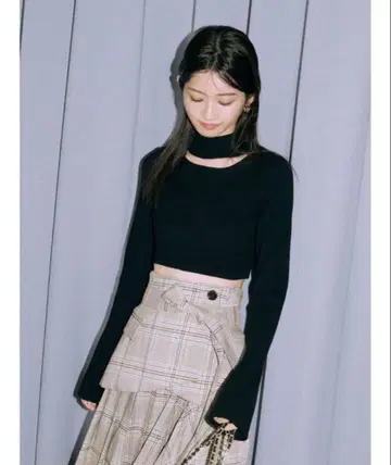 릴리 브라운 크롭 기장 티셔츠