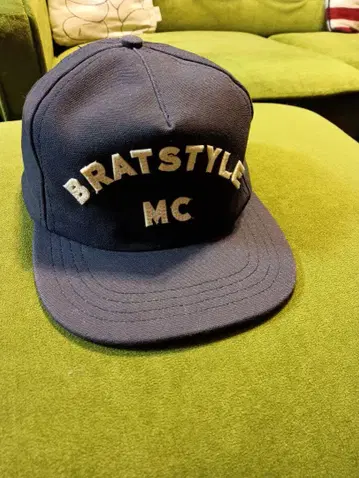 BRATSTYLE 네이비 캡 스트랩백
