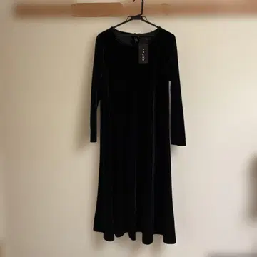 미사용 새상품 택 포함 블랙 벨벳 원피스 긴팔 리본 M~L 사이즈 벨로아