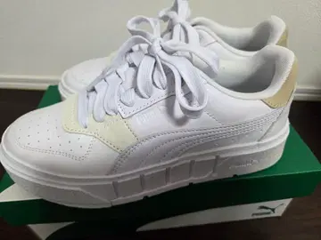 PUMA 화이트 로우컷 스니커즈