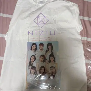 NiziU 화이트 컬러 T셔츠 L 사이즈 클리어 파일