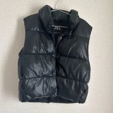 ZARA 블랙 다운 베스트 가죽